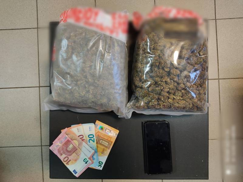 Παρέλαβε από το ταχυδρομείο δέμα με κάνναβη