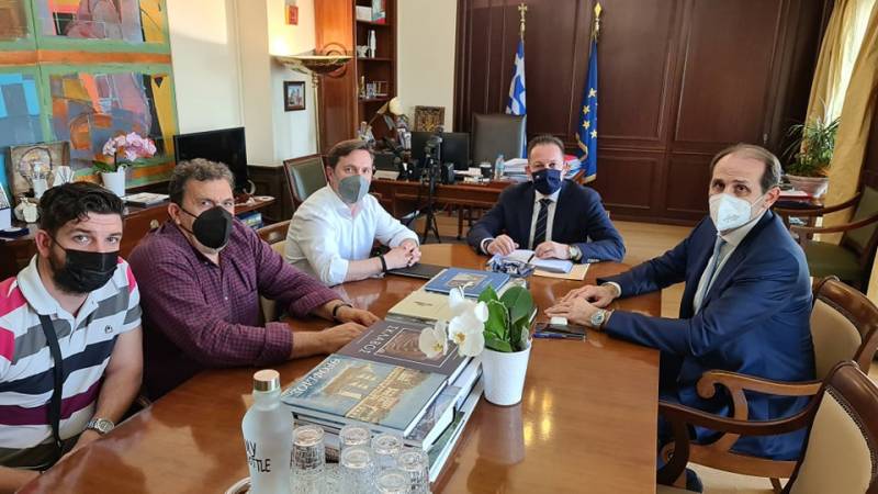 Για προτεραιοποίηση έργων συζήτησαν Καρανικόλας, Πέτσας, Βεσυρόπουλος