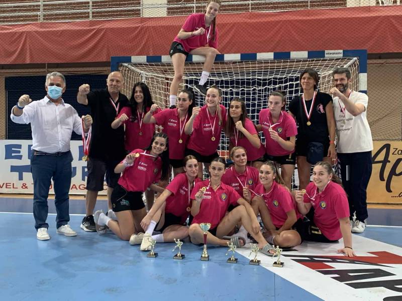 Πρωταθλήτρια ομάδα στις νεανίδες το Πανόραμα