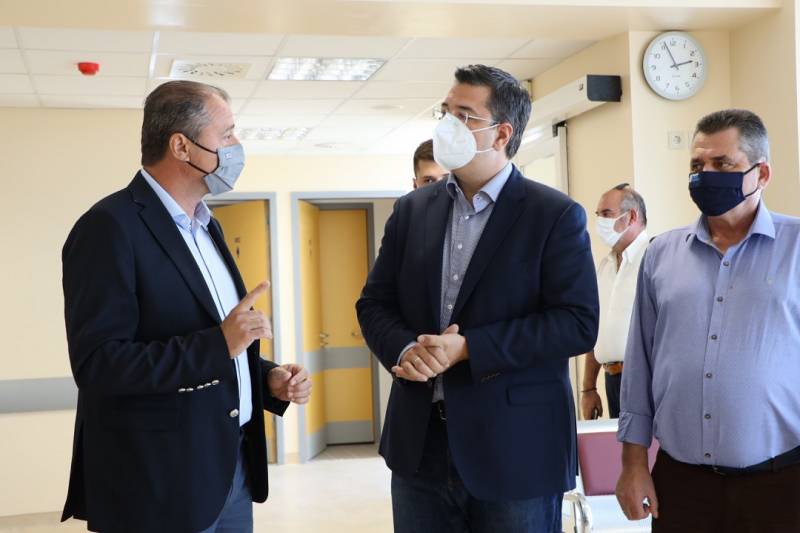 Ο Περιφερειάρχης Απόστολος Τζιτζικώστας στην έναρξη λειτουργίας της νέας ΜΕΘ του Νοσοκομείου Βέροιας