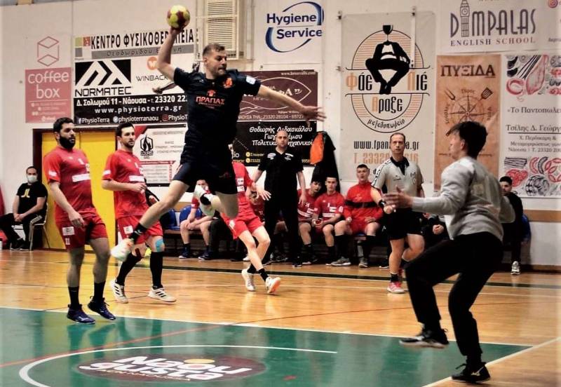 Ζαφειράκης: Ανανέωσαν Τσαγκεράς και Μπουμπουλέντρας, αποχωρεί ο Βλάχος