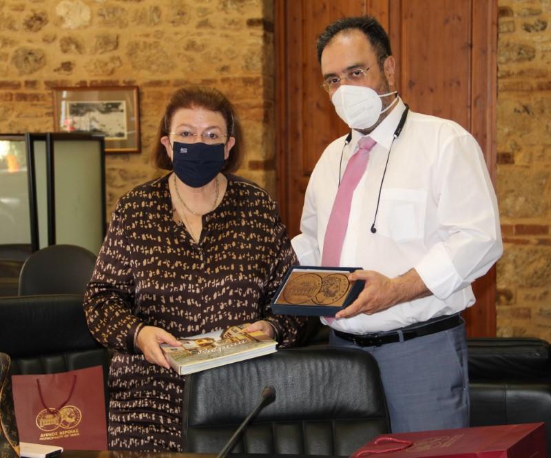 Συνάντηση της Υπουργού Πολιτισμού Λίνας Μενδώνη με τον Δήμαρχο Βέροιας Κωνσταντίνο Βοργιαζίδη