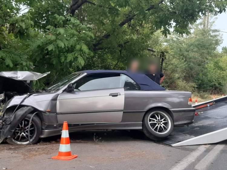 Βγήκε από τον δρόμο και προσέκρουσε πάνω σε δένδρα