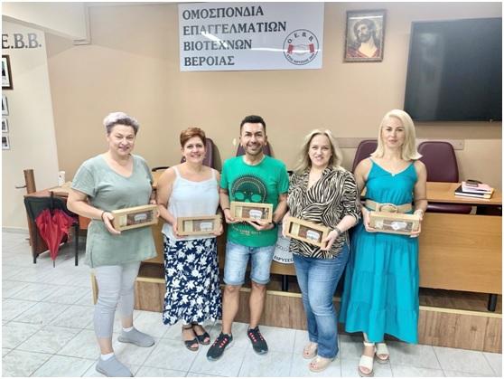 Το σωματείο Κουρέων-Κομμωτών κοντά στα παιδιά της Άνοιξης