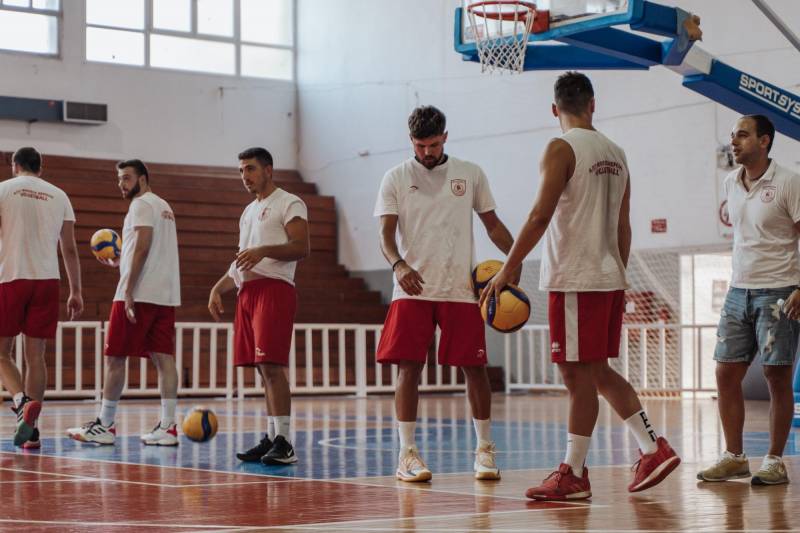Δυνατά τεστ του Φίλιππου Vollleyball στη Σύρο με τους “Πειρατές”