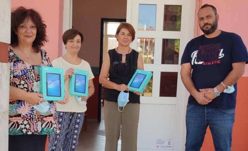 Δωρεά tablet από την ALU-SYN ΕΠΕ στο 2ο Νηπιαγωγείο Μακροχωρίου