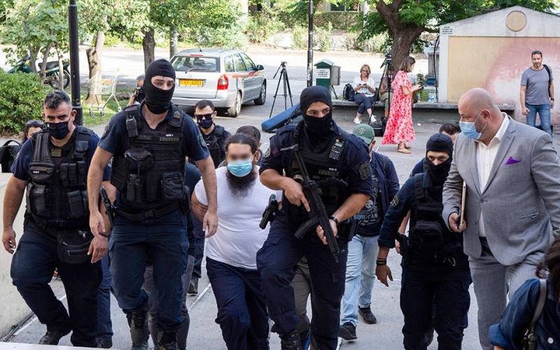 «Εμπνεύστηκα από την Έφη» λέει ο κατηγορούμενος ιερέας με το βιτριόλι
