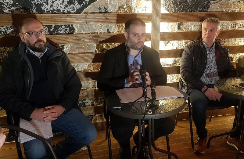 Κοινός Τόπος: “Η επόμενη φωτογραφία να είναι στο υποθηκοφυλακείο που φεύγει κ. Καρανικόλα”