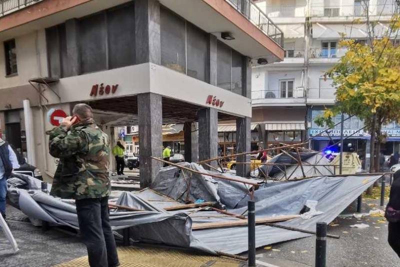 Βέροια: Έπεσε σκαλωσιά από τον αέρα