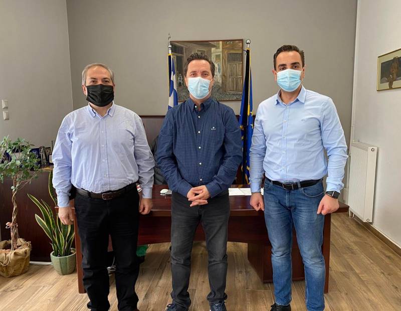 Επίσκεψη Γιανναβαρτζή, Αδαμίδη στον δήμαρχο Νάουσας