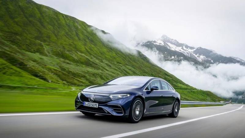 Mercedes-Benz: Ξεπούλησε και επιτίθεται με νέα ηλεκτρικά