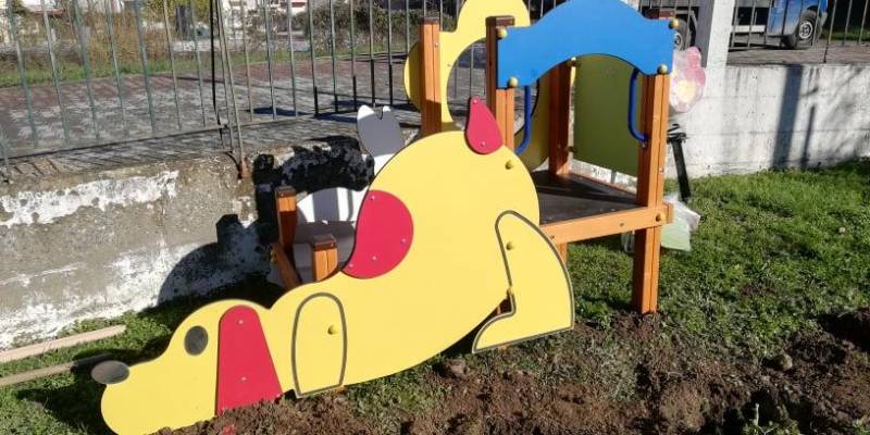 Δυο ανανεωμένες και ασφαλείς παιδικές χαρές έδωσε στο κοινό ο δήμος Νάουσας