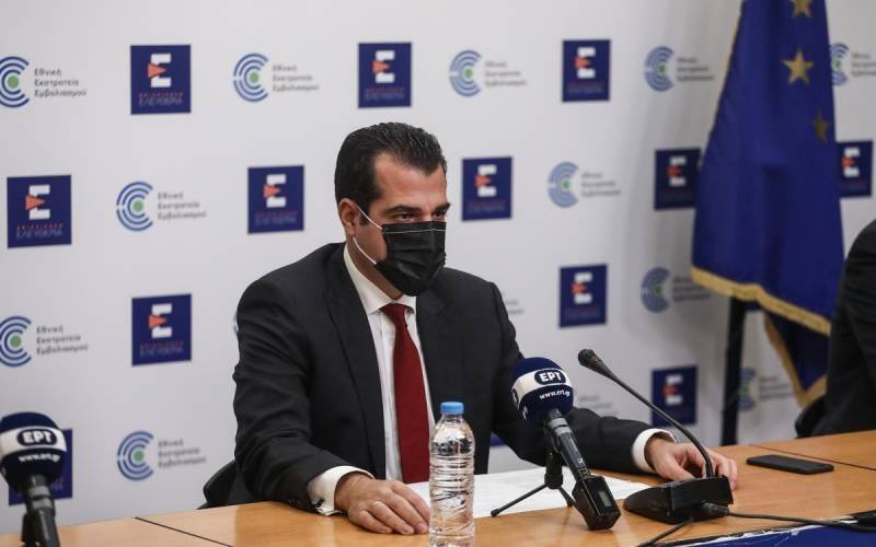 Πώς θα εφαρμοστεί ο υποχρεωτικός εμβολιασμός, τι θα ισχύσει για τα χριστουγεννιάτικα πάρκα