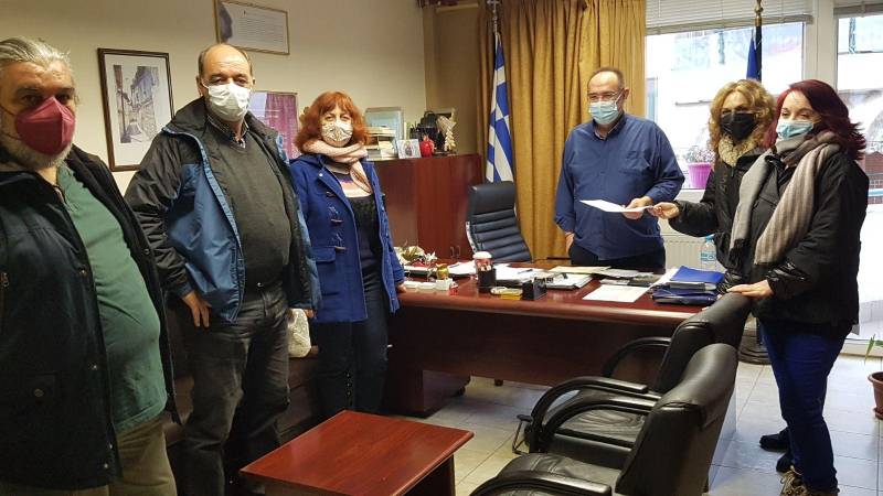 Παράσταση διαμαρτυρίας της ΕΛΜΕ στην Διεύθυνση Δευτεροβάθμιας Εκπαίδευσης – Ζήτησε μέτρα για ασφαλή λειτουργία των σχολείων (βίντεο)