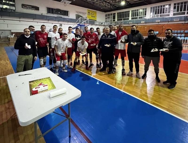 Το τμήμα βόλεϊ του Φιλίππου έκοψε την βασιλόπιτα