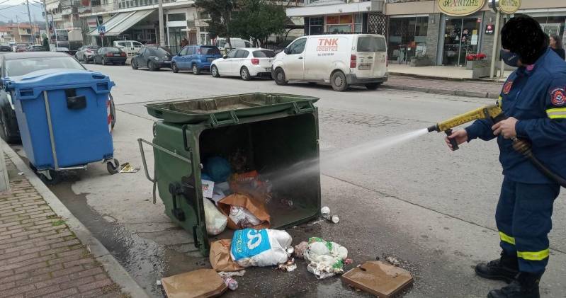 Βέροια: Ανάφλεξη κάδων από απόρριψη στάχτης