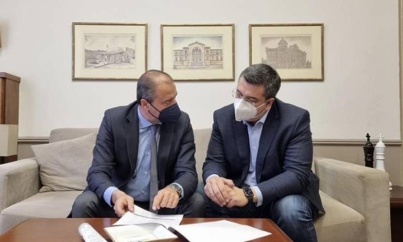 Θέματα εξοπλισμού των Νοσοκομείων Βέροιας, Νάουσας συζήτησαν Πλιόγκας – Τζιτζικώστας