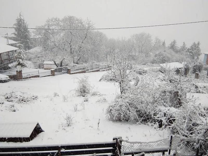 Πολύ χιόνι στα ορεινά, κατεβαίνει και χαμηλότερα