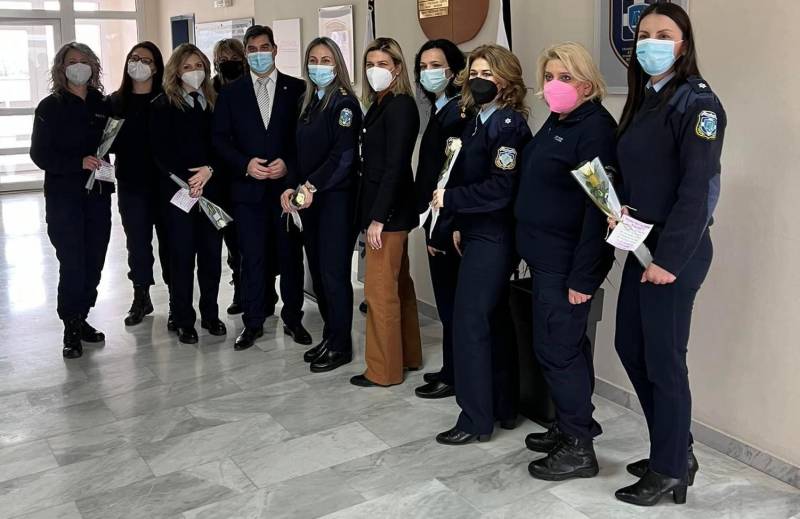 Ένα λευκό τριαντάφυλλο για τις γυναίκες αστυνομικούς της Ημαθίας