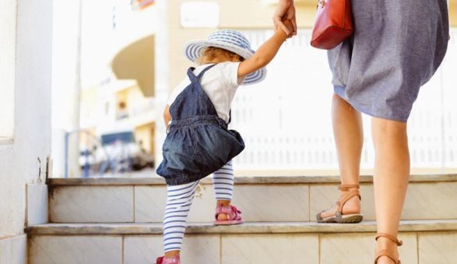 Ξεκίνησε η δημιουργία του Μητρώου Επιμελητών για το πρόγραμμα «Νταντάδες της Γειτονιάς»