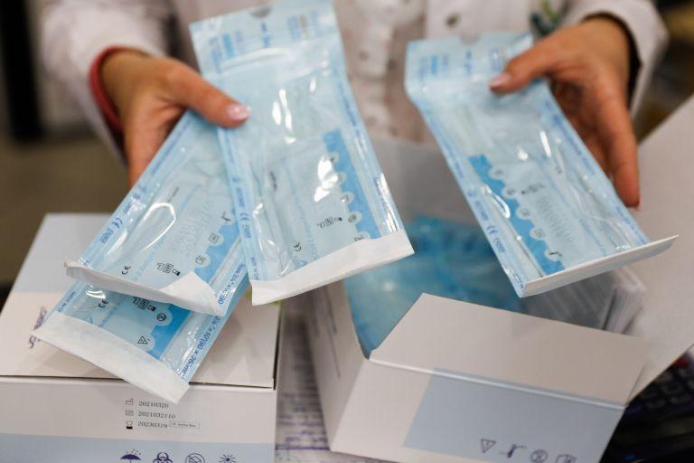 Πότε θα πάρουν τα νέα self-test μαθητές και εκπαιδευτικοί από τα φαρμακεία