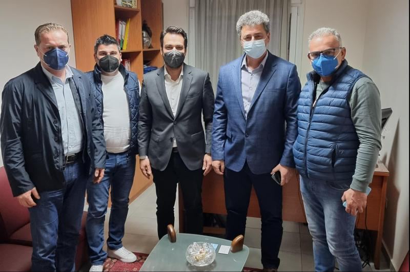 Με ξυλουργούς και κρεοπώλες συναντήθηκε ο Μπαρτζώκας