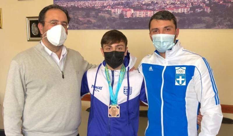 Στον Δήμαρχο Βέροιας ο χάλκινος του JIU JITSU Γιώργος Ιωσηφίδης