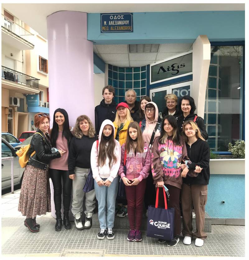 Φιλοξενία ουκρανών προσφύγων από τα Κ.Ξ.Γ Λέξις και τον εκδοτικό οίκο Super Course