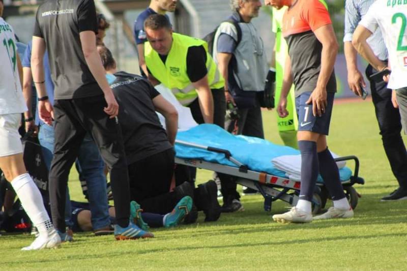 Τι συνέβη στο χάντμπολ όταν φίλαθλος ομάδας μπήκε στο γήπεδο και χτύπησε αντίπαλο παίκτη