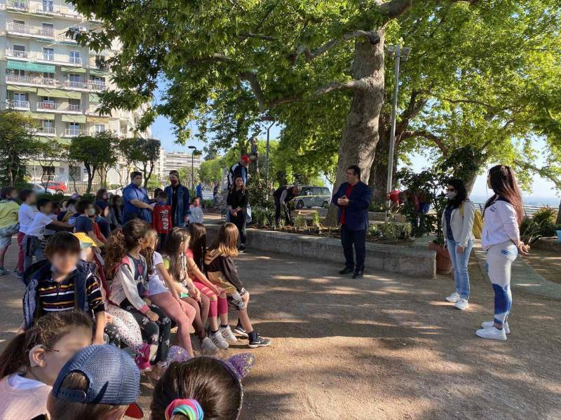 «Μικροί κηπουροί» φύτευσαν λουλούδια στο Πάρκο της Ελιάς