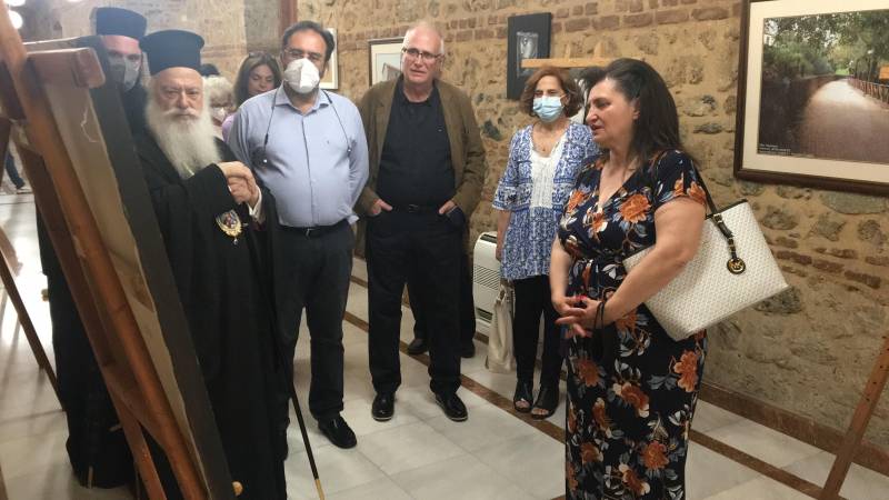 Έκθεση ζωγραφικής αφιερωμένη στην Μικρασιατική καταστροφή στο ισόγειο του Δημαρχείου Βέροιας (βίντεο, φωτογραφίες)