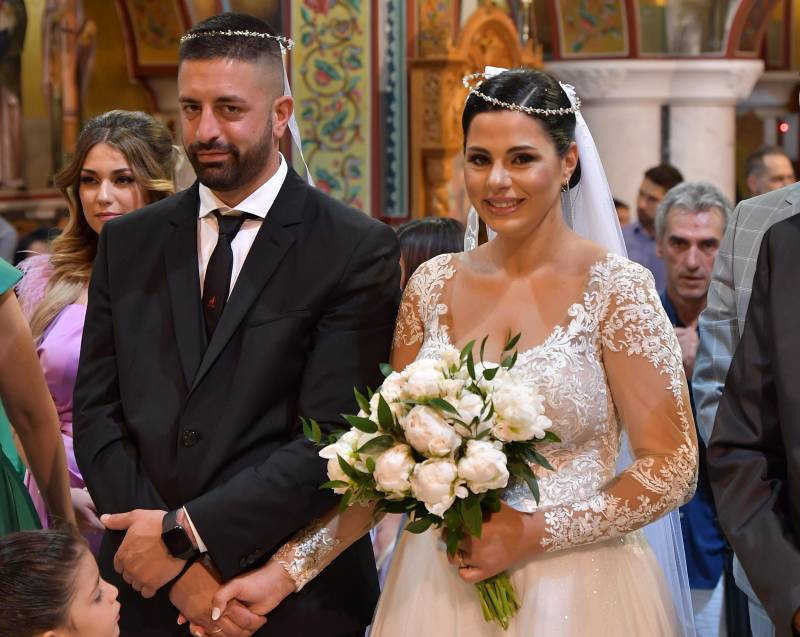 Ανέβηκαν τα σκαλιά της εκκλησίας ο Γρηγόρης και η Νατάσα (φωτογραφίες)