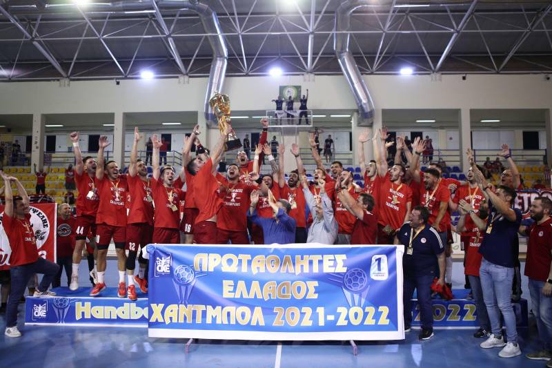 Στην ούγια γράφει…Σανίκης