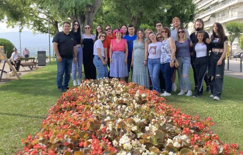 Σπουδαστές του Δ.Ι.Ε.Κ. Νοσηλευτικής Βέροιας γέμισαν λουλούδια το Πάρκο Αγ. Αναργύρων