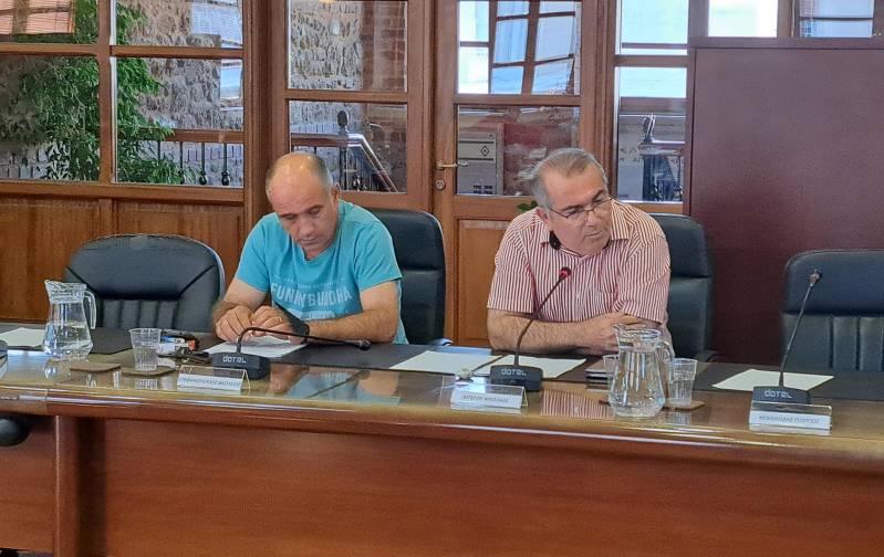 Συνεχίζουν την κριτική οι “Συνδημότες” για τις απευθείας αναθέσεις ηλεκτρονικού εξοπλισμού