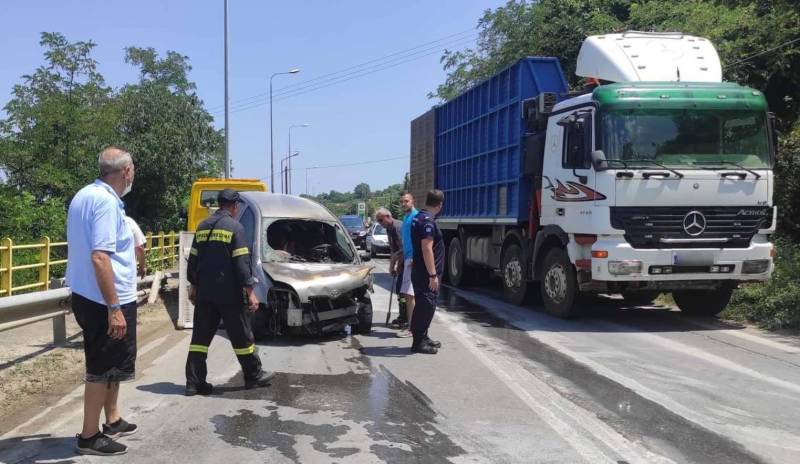 Κάηκε αυτοκίνητο έξω από τη Νάουσα