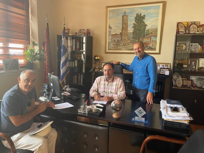 Σύμβαση για κατασκευή τοιχίων αντιστήριξης υπέγραψε ο δήμαρχος Βέροιας