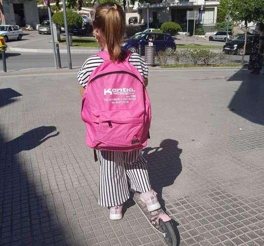 Ακόμη και με…πατίνι, καθ’ οδόν στα Φροντιστήρια Καντιά