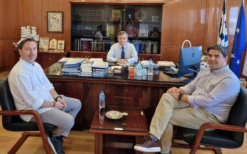 Συνάντηση Δημάρχου Νάουσας με τον Υφυπουργό Προστασίας του Πολίτη και τον Αρχηγό της ΕΛ.ΑΣ