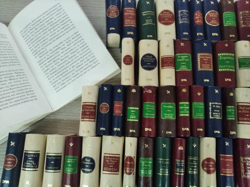 Συλλογή από βιβλία – μινιατούρες απέκτησε ο Δημόσια Βιβλιοθήκη Βέροιας