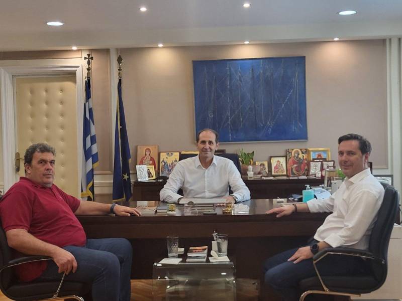 Παρουσία Βεσυρόπουλου και Καρανικόλα, η τελετή δωρεάν παραχώρησης της χρήσης του πρώην Διοικητηρίου