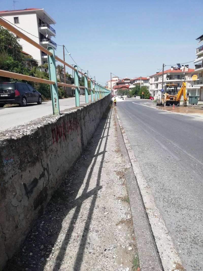 Ασφαλές πεζοδρόμιο στην οδό Παπάγου ζητούν κάτοικοι της περιοχής