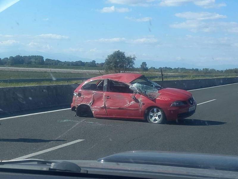 Έχασε τον έλεγχο του αυτοκινήτου κι έπεσε πάνω σε προστατευτικές μπάρες