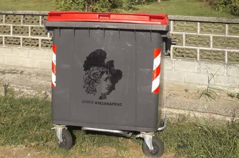 Η εικόνα του Μεγάλου Αλεξάνδρου στους κάδους απορριμμάτων του δήμου Αλεξάνδρειας