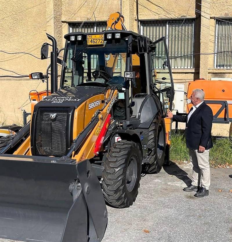 Με ένα νέο μηχάνημα έργου εξοπλίζεται ο Δήμος Αλεξάνδρειας