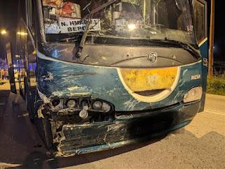 Σύγκρουση επιβατικού με λεωφορείο στο Μακροχώρι με τραυματισμό οδηγού