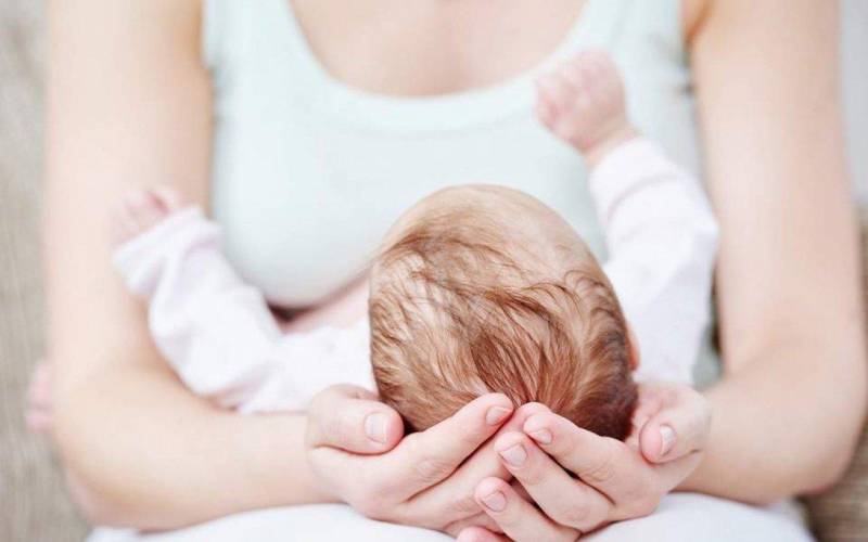 Επεκτείνεται το επίδομα μητρότητας στον ιδιωτικό τομέα από έξι μήνες σε εννέα