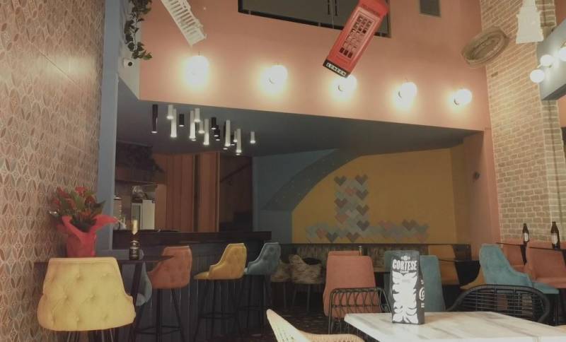 Απολαύστε καφέ, φαγητό ή ποτό στο Wonders στο κέντρο της Βέροιας
