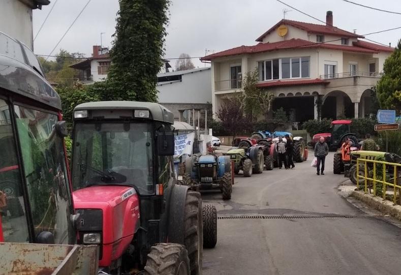Κινητοποίηση στο Ροδοχώρι πραγματοποίησαν οι μηλοπαραγωγοί