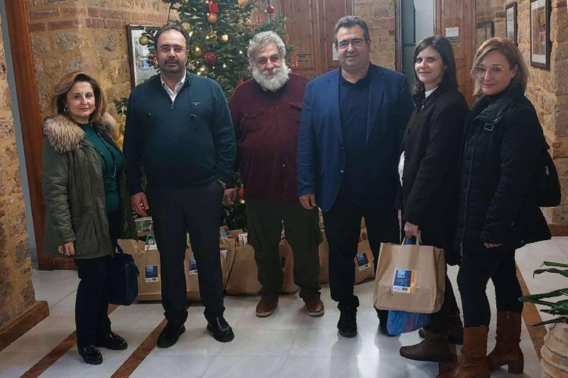 Ο Σύλλογος Πολυτέκνων μοίρασε τα παιχνίδια και βιβλία που παρέλαβε από την «Επιχείρηση Replay»
